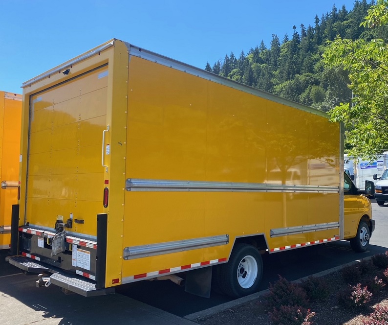 2021 GMC Savana photo 2