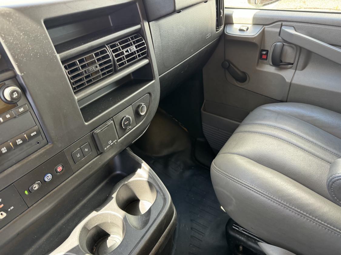 2021 GMC Savana photo 4