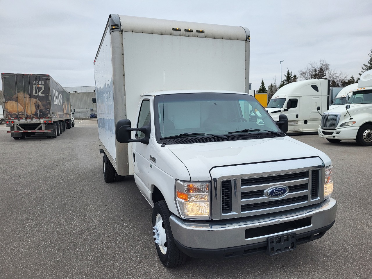 2019 Ford E450 Super Duty photo 5
