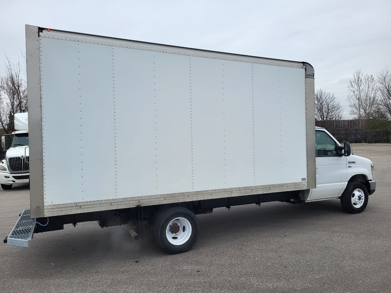 2019 Ford E450 Super Duty photo 4