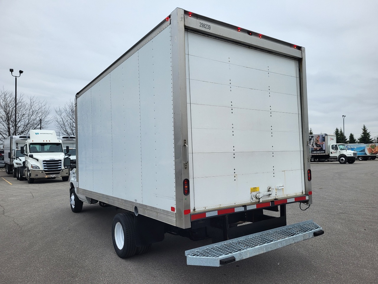 2019 Ford E450 Super Duty photo 3